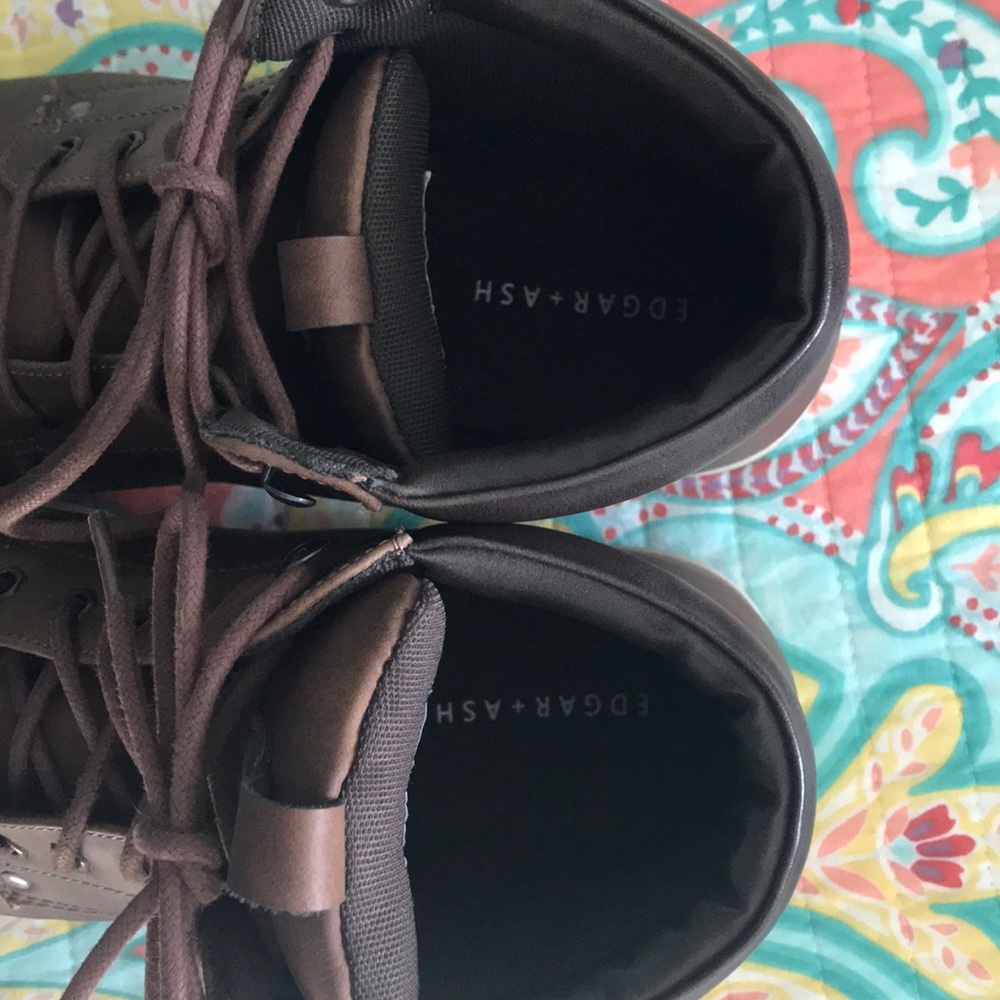 Means brown boot